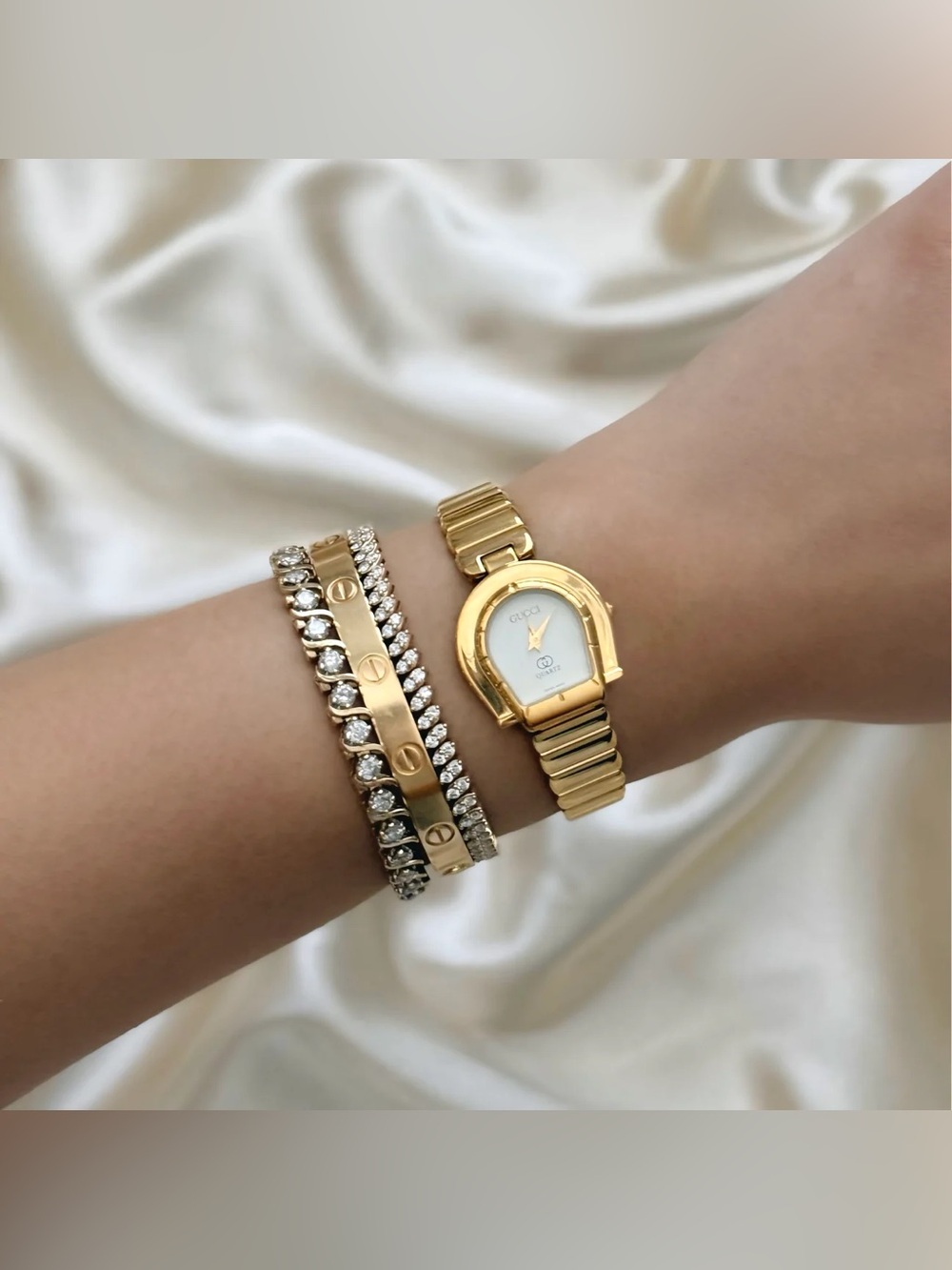 AUTHENTIC RARE GUCCI HORSESHOE GOLD WATCH - Picture 2 of 9